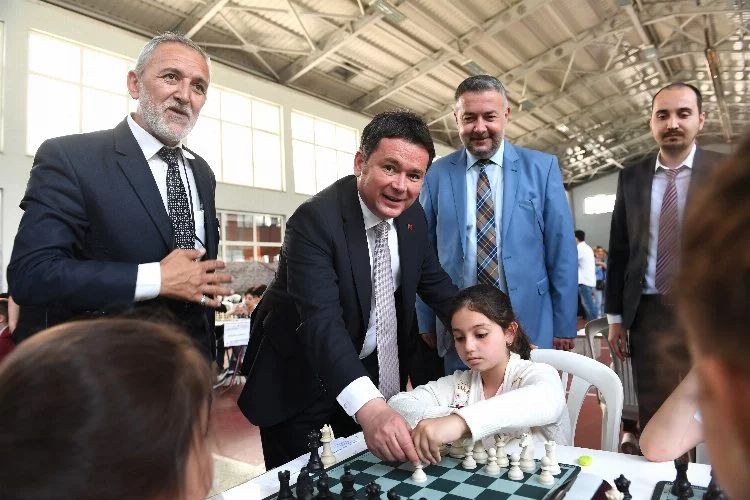 Osmangazi'de satranç turnuvası Başkan Aydın'ın hamlesiyle başladı