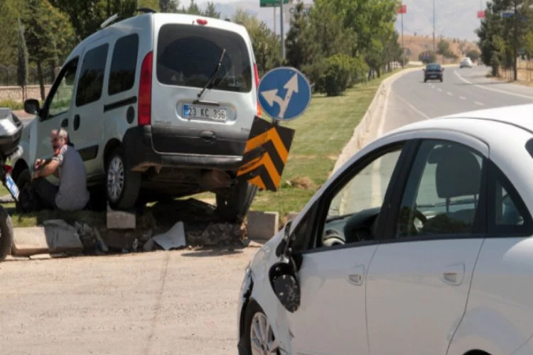 Elazığ'da trafik kazası: 4 Yaralı