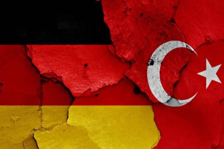 Merkel'in suçlamasına Türkiye'den jet yanıt