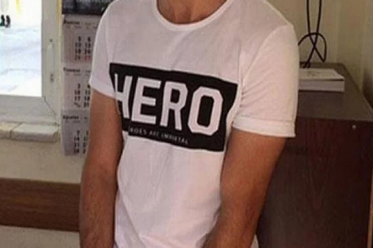 'Hero' yazılı tişört giyen liseliye gözaltı