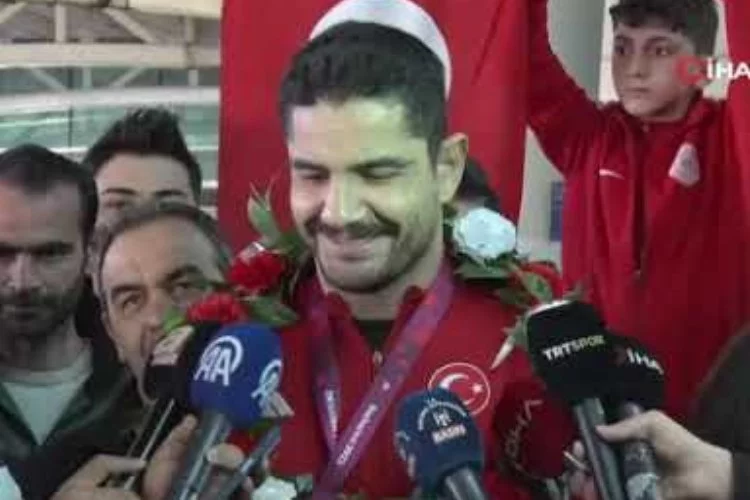 11. kez Avrupa şampiyonu olan milli güreşçi Taha Akgül’e Ankara’da coşkulu karşılama