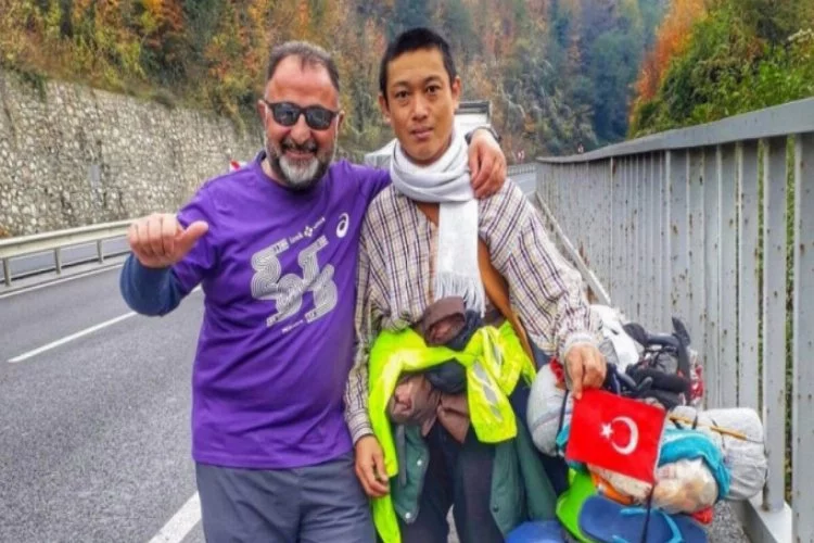 Bursa'da Japon turiste hamsi yedirebilmek için kilometrelerce yol kat etti