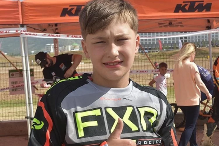 12 yaşındaki motokrosçu Efe Okur yaşıtlarına örnek oluyor!