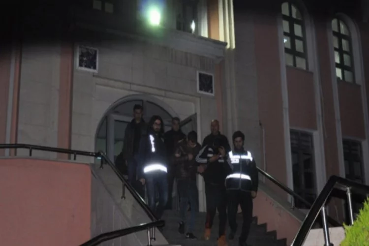 Bursa'da  uyuşturucu taciri iki kişi gece yarısı tutuklanarak cezaevine gönderildi