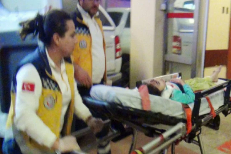 Merdivenlerden düşen çocuk ağır yaralandı