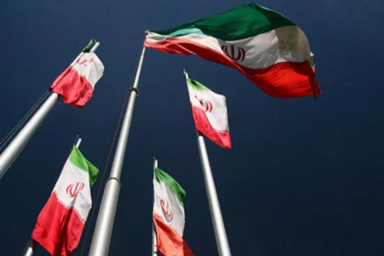 İran'da protestolarda 3 polis öldü
