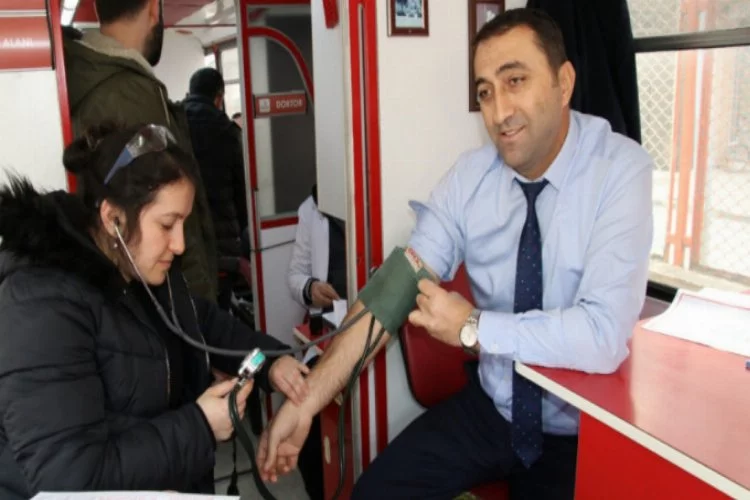 Türk Bayrağı hediyeli kan bağışı
