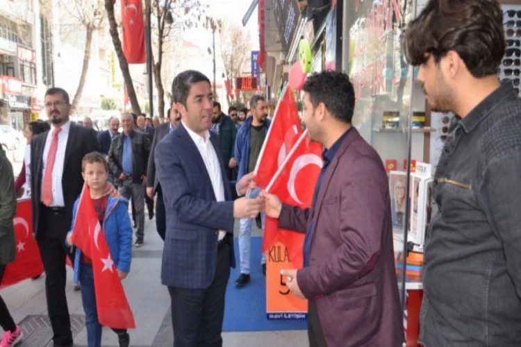 CHP'den vatandaşlara Türk Bayrağı