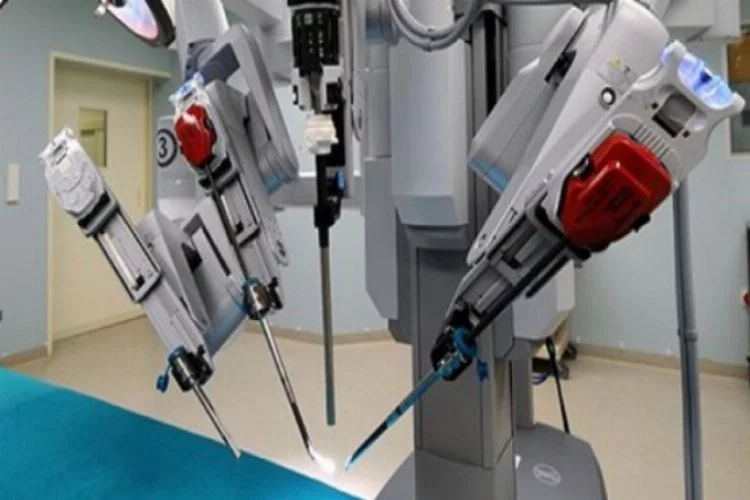 "Böbrek naklinde robotik cerrahi daha güvenli"