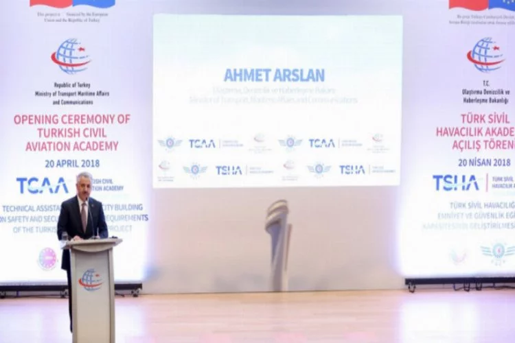 Bakan Arslan'dan Antalya ve İzmir'e yeni havalimanı müjdesi
