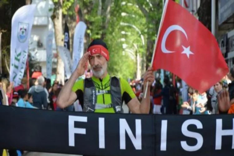 Afrin şehitleri için Bursa  İznik'te 140 kilometre koştu