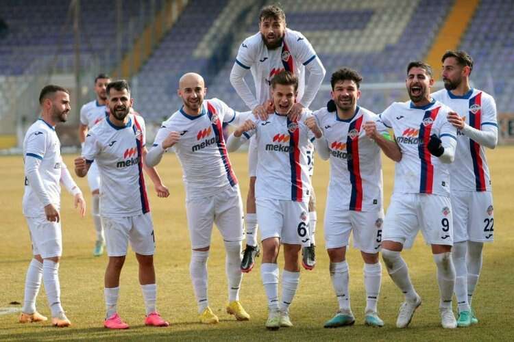 1461 Trabzon FK, Ankaraspor'u 3-1 yenerek galibiyet hasretine son verdi -  Bursa Hayat Gazetesi
