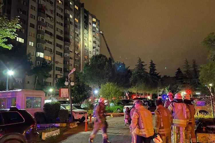 İstanbul'da 15 katlı binada yangın paniği