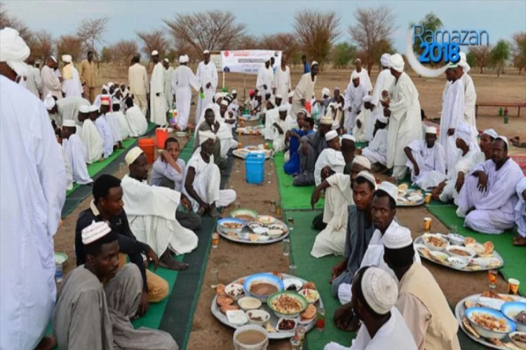 Türklerden 10 bin Sudanlıya iftar