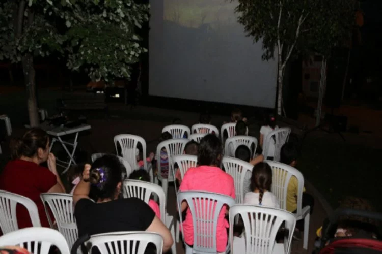 Bursalılar gezici sinema ile filmlere doydu