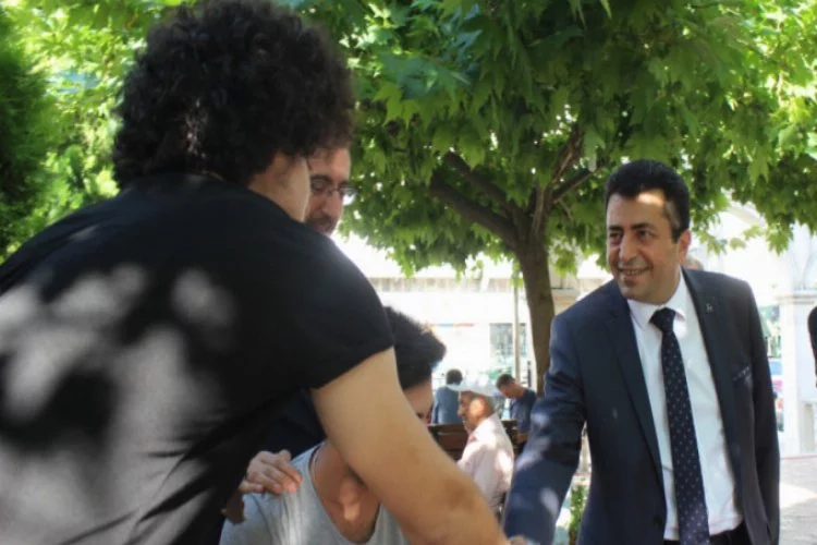 MHP'li Zırhlıoğlu, kapı kapı gezip Cumhur ittifakının önemini anlatıyor