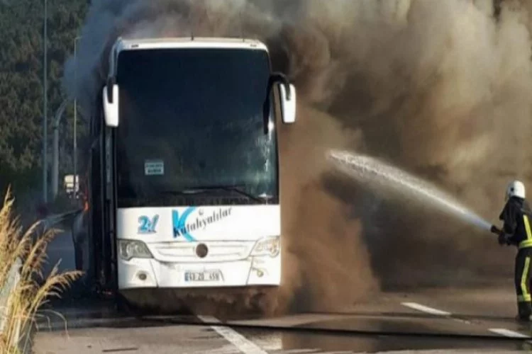 Bursa'da yolcu otobüsü seyir halindeyken alev aldı!