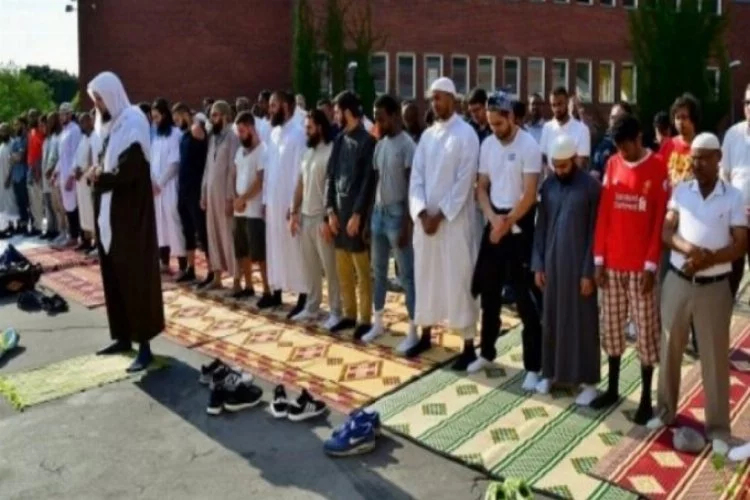 Müslümanlar AB ülkesinde yağmur duasına çıktı