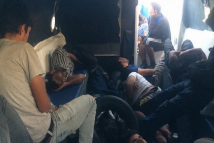 Suriyeliler teknede mahsur kaldı, böyle kurtarıldı