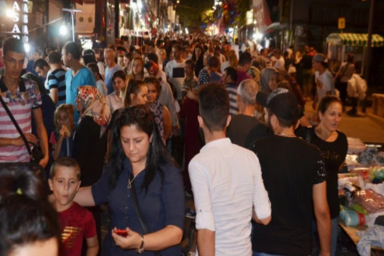 Bursa'da Bayram alışverişinde adım atacak yer kalmadı