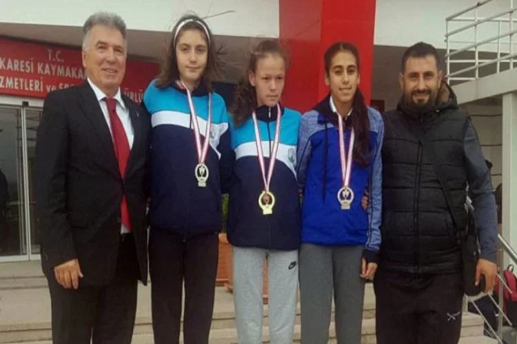 Bursalı atletlerin madalya sevinci