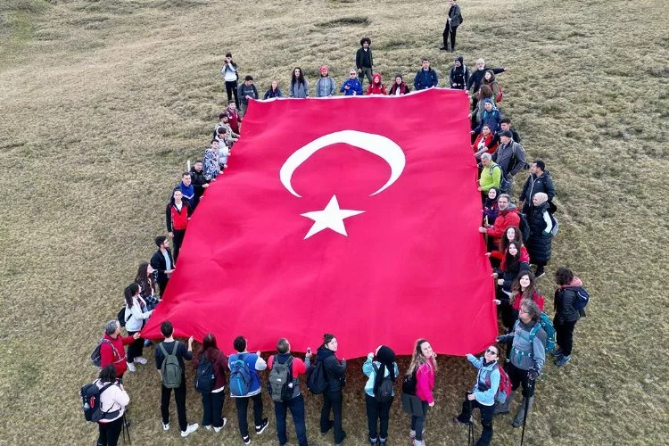 1830 rakımda Türk bayrağı açtılar