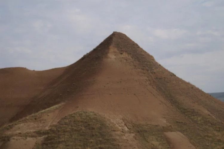 Piramit tepeler vatandaşları heyecanlandırdı&nbsp;