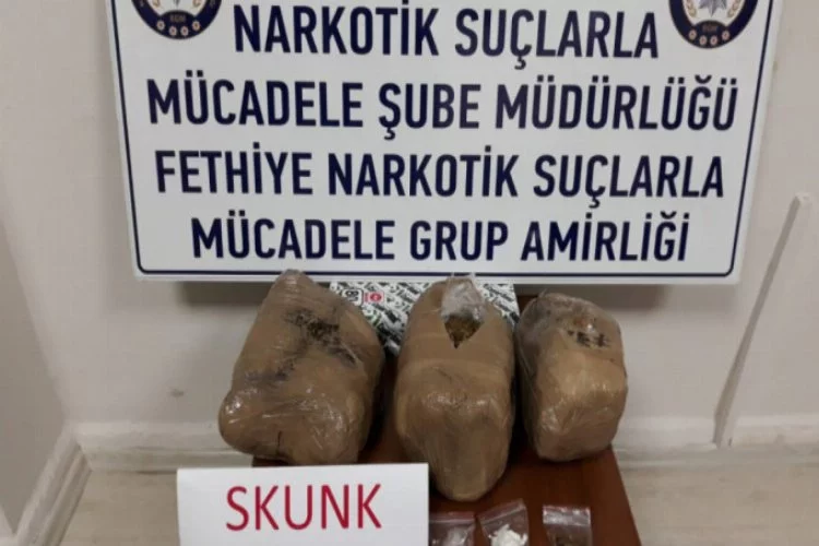 3210 gram skunk maddesi ve 3 gram taş kokain ele geçirildi