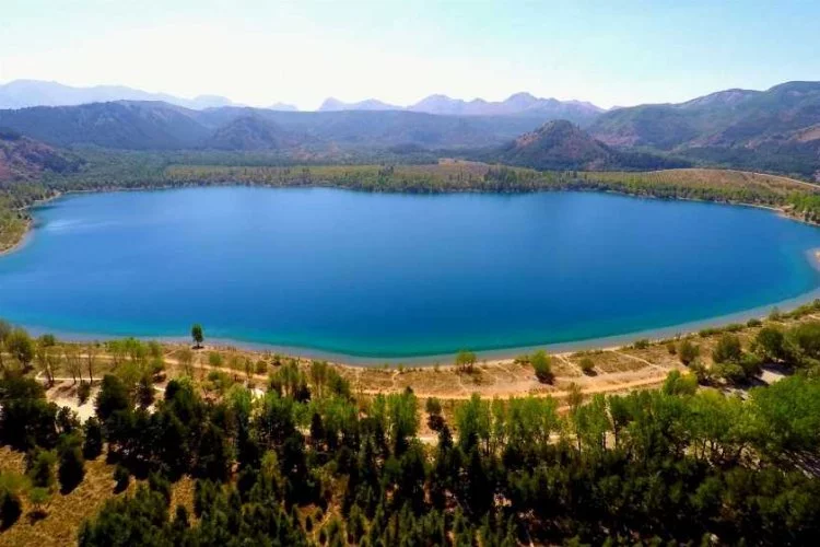 1893 yılında meydana gelen deprem sonucu oluşmuş: Gölcük Gölü