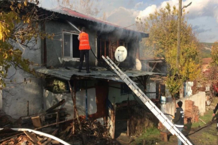 2 katlı evi alev alev yandı