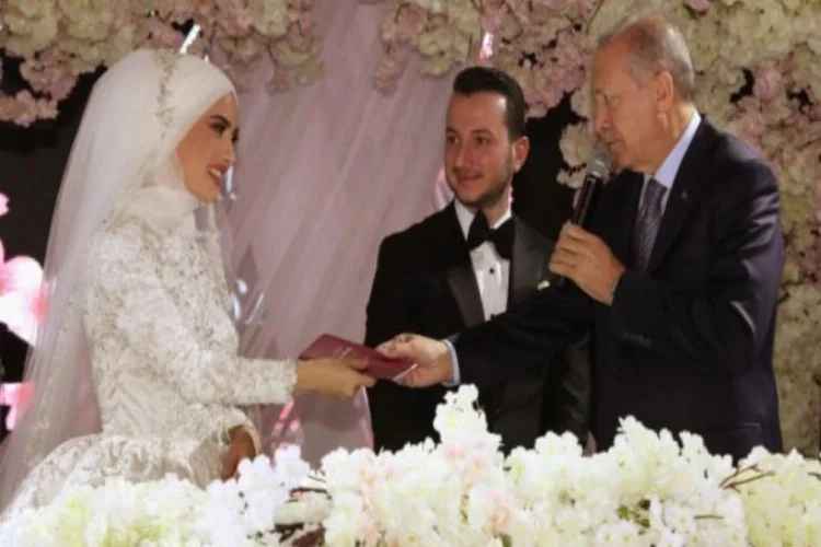 Erdoğan iki düğünde nikah şahidi oldu