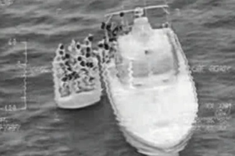 Plastik bot içerisinde 44 kaçak göçmen yakalandı