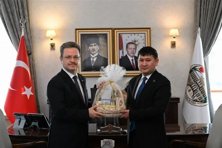 Manisa Valisi Enver Ünlü, Kazakistan Başkonsolosu Nuriddin Amankul'u ağırladı