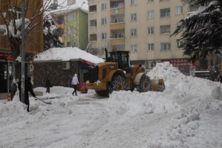 650 kamyon kar şehir dışına taşındı