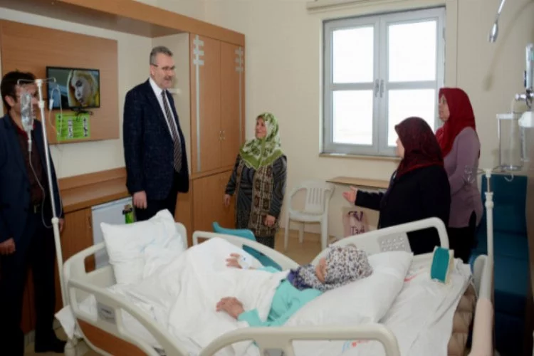 Özkan'dan hastalara ziyaret