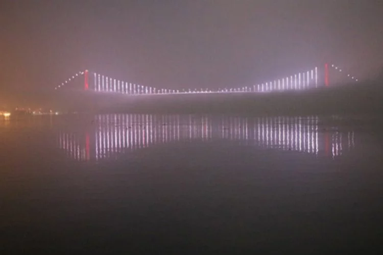 İstanbul Boğazı'nda köprüler adeta kayboldu