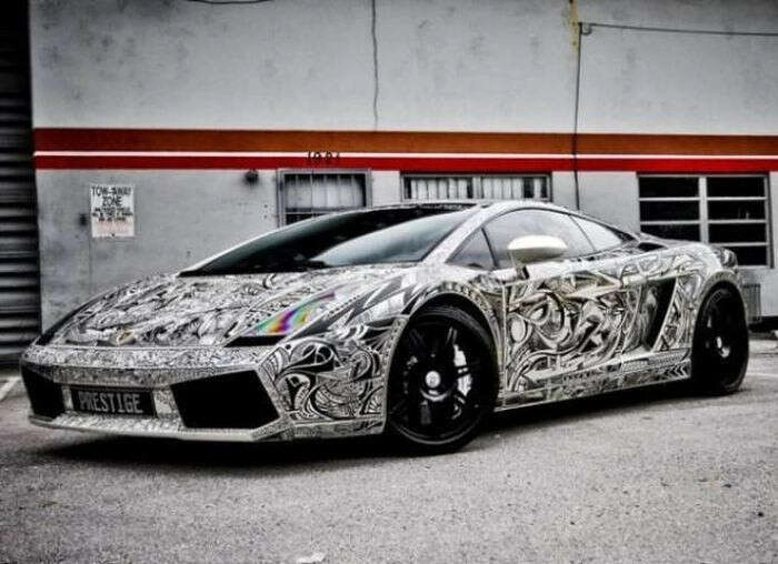 Pahalı otomobillere ilginç boyalar