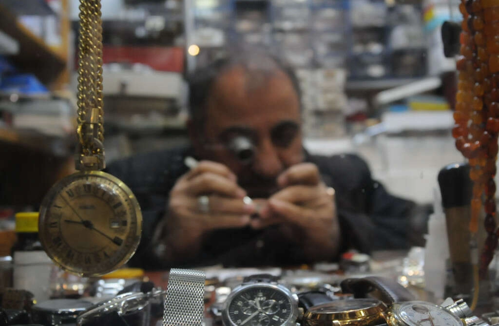 Bursa'da asırlık cep saatleri  kol saati oluyor