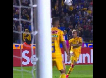 Yok böyle gol! Kaleci attığı golle takımını çeyrek finale taşıdı