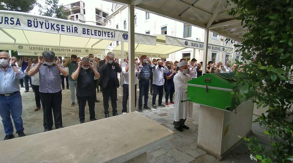 Bursalı genç avukat son yolculuğuna uğurlandı