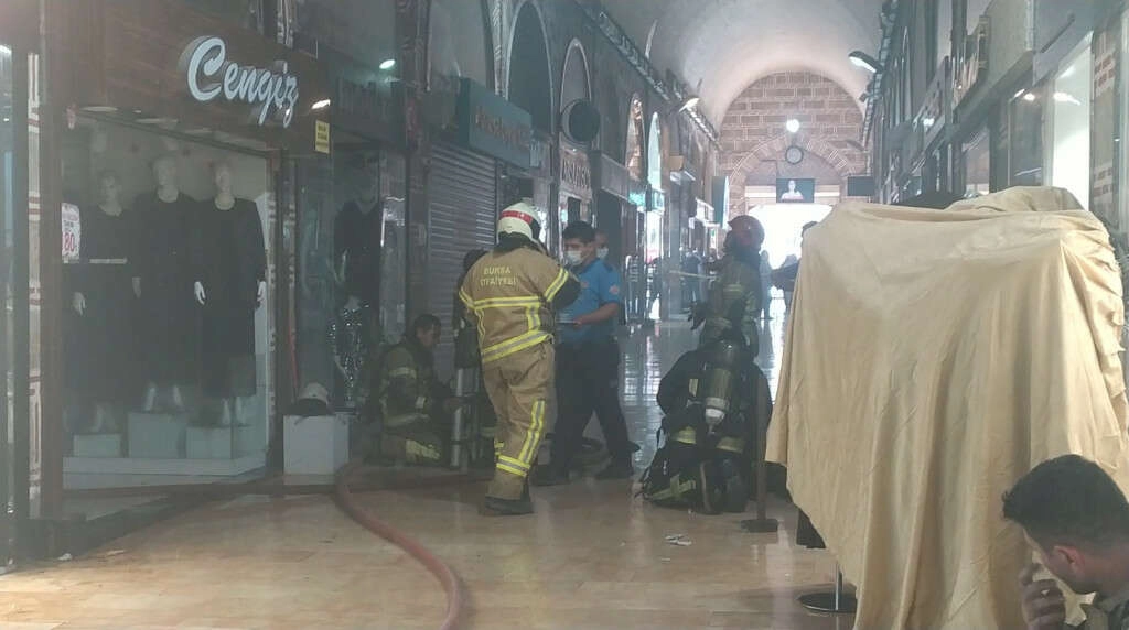 Bursa Tarihi Kapalı Çarşı'da korkutan yangın