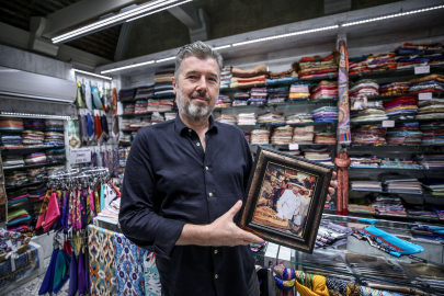 İngiltere Kraliçesi 2. Elizabeth, Koza Han'ı ziyaret etmişti: "Türk motifli fular aldı"