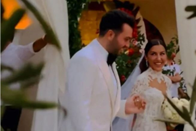 Sibel Can'ın oğlu Engincan Ural ile eşi Merve Kaya'dan ayna pozu