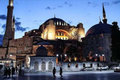 Ayasofya Camii'ni 2022'de kaç kişi ziyaret etti?