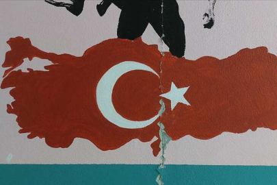 Duvardaki çatlak 'Hatay'a denk geldi