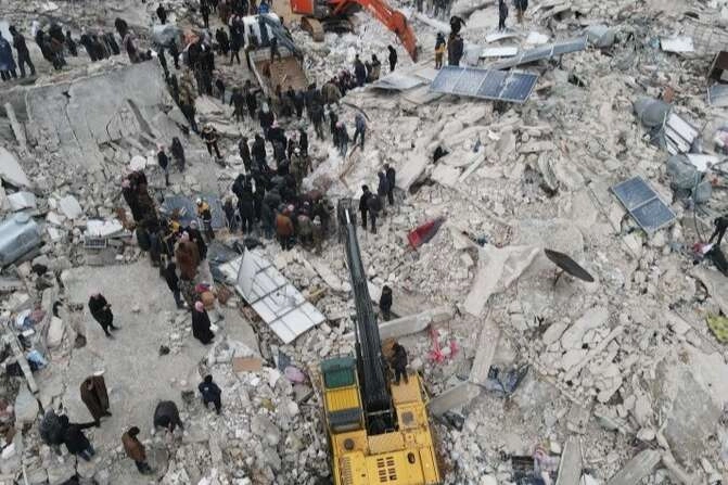 Prof. Dr. Övgün Ahmet Ercan, orayı işaret etti: Deprem bekliyoruz