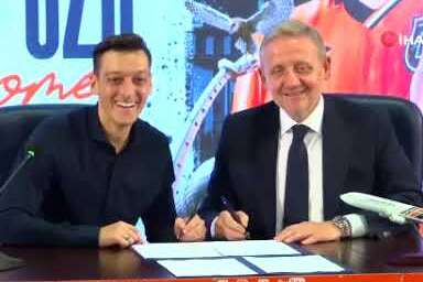 Mesut Özil futbolu bıraktı