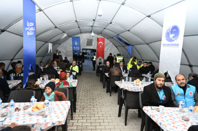 Bursa Büyükşehir Belediyesi'nden Hatay'da 3 ayrı noktaya iftar çadırı