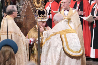 İngiltere Kralı 3. Charles, taç giydi