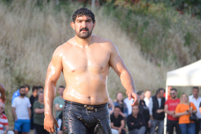 Hüseyin Pehlivan Yağlı Güreşleri'nin şampiyonu İsmail Koç oldu